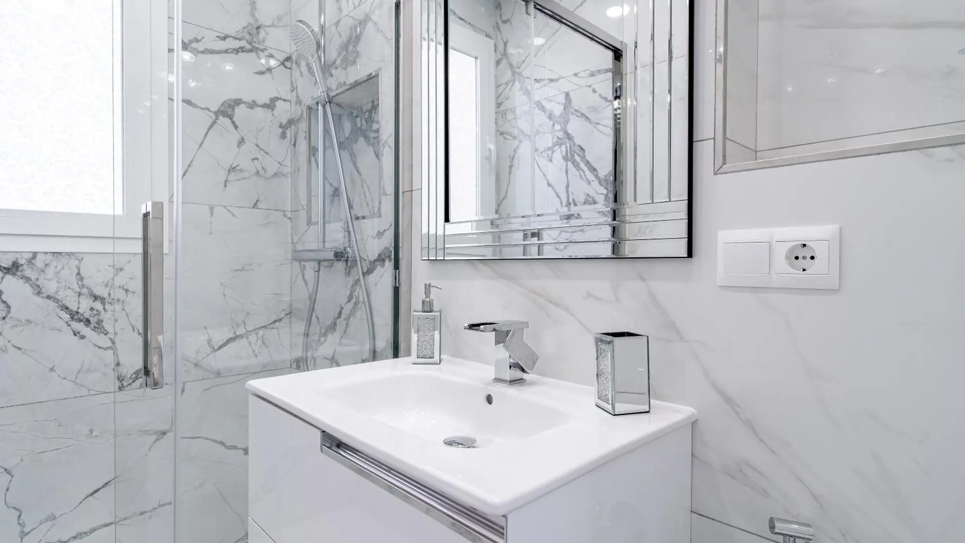 Silver Horizon Luxury Apartment 内尔哈